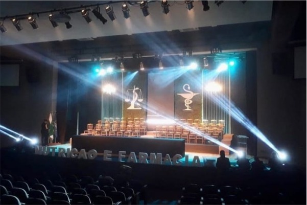 Palco de colação com iluminação azul